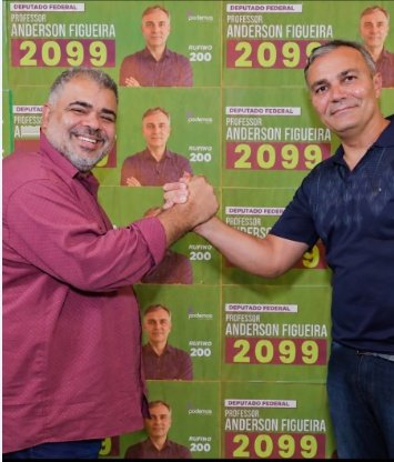 Aperto de mão de liderança diante do painel 2099